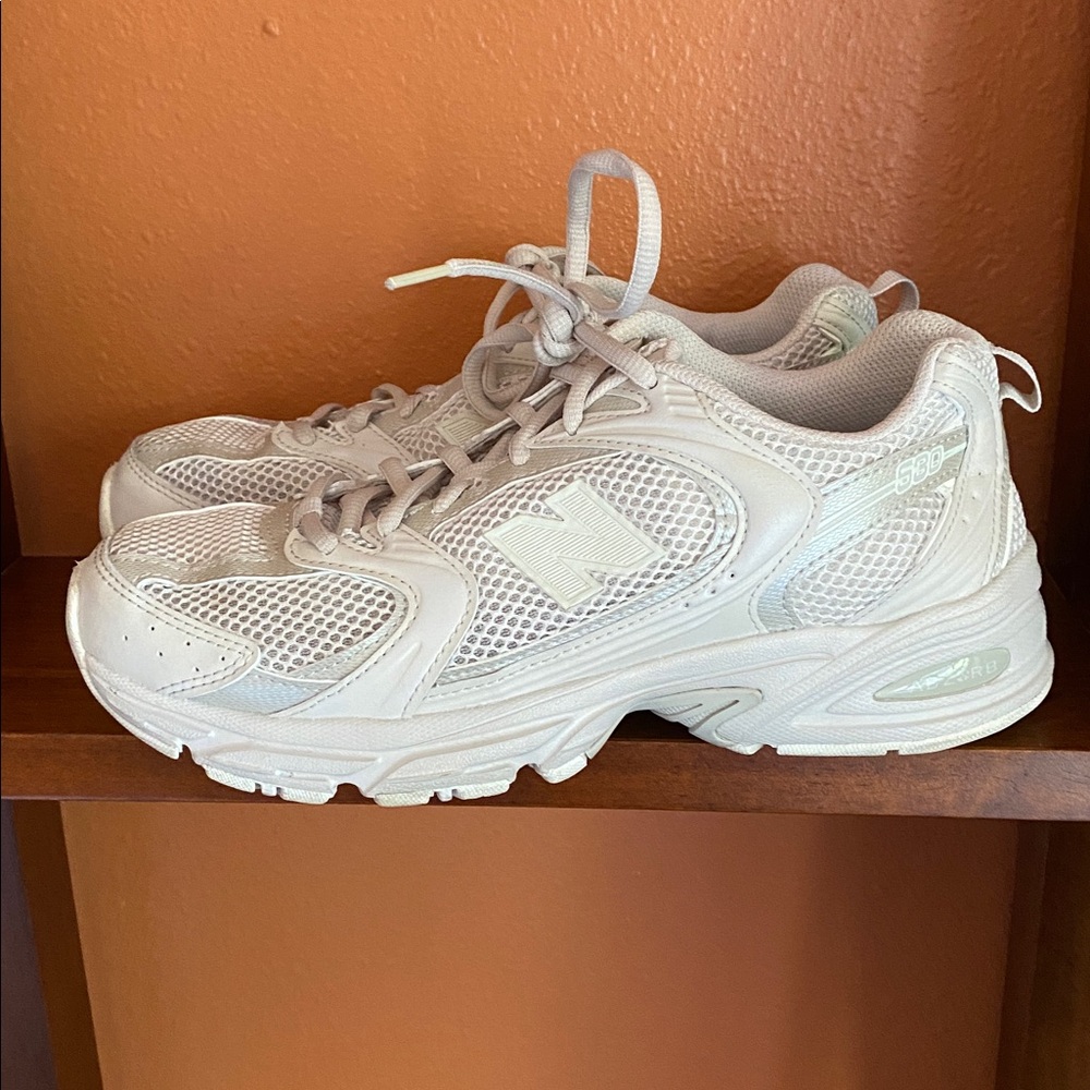 NB cream and white color men size 6.5, women size 8